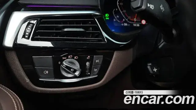 BMW 5 Series 2022 — Фото 17/20