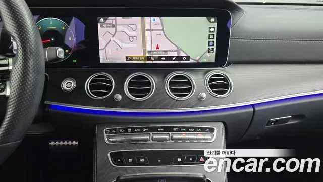 Mercedes-Benz E-Class 2022 — Фото 12/20