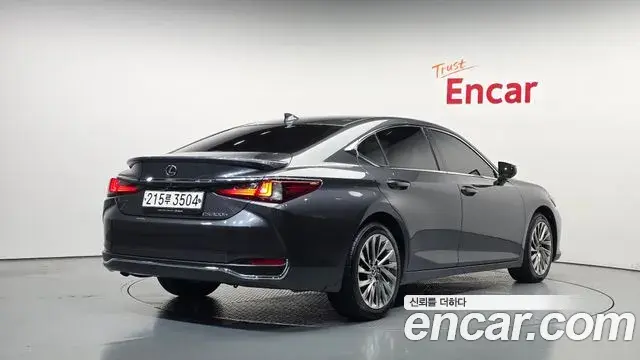Lexus ES300h 2023 — Şəkil 6/35