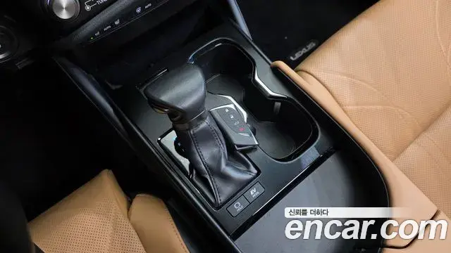 Lexus ES300h 2023 — Şəkil 24/35