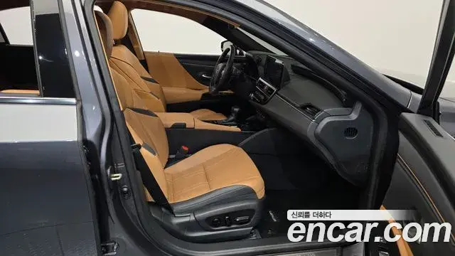 Lexus ES300h 2023 — Şəkil 35/35