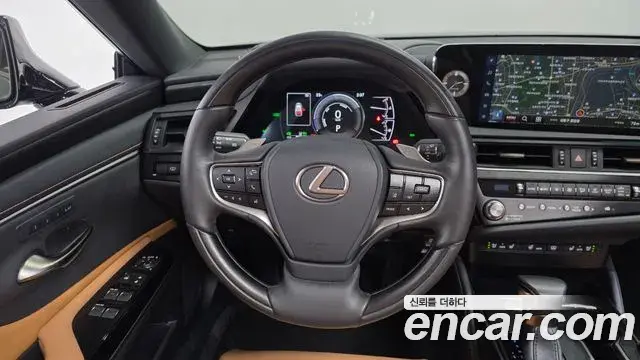 Lexus ES300h 2023 — Şəkil 28/35