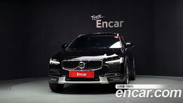 Volvo V90 Cross Country 2018 — Фото 2/20