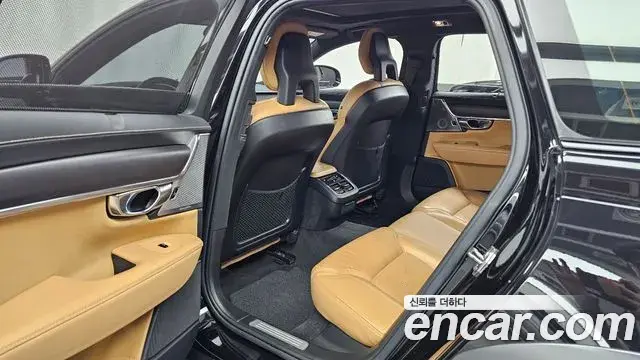 Volvo V90 Cross Country 2018 — Фото 10/20