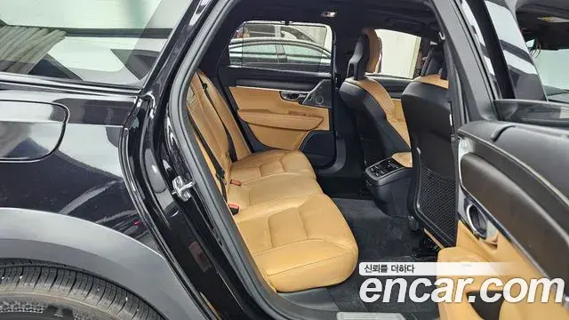 Volvo V90 Cross Country 2018 — Фото 11/20