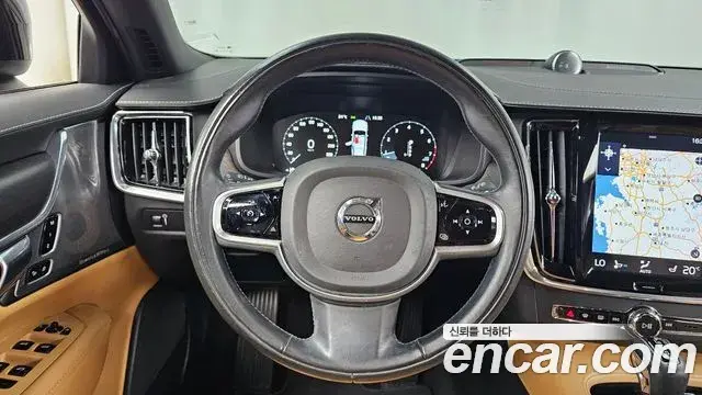 Volvo V90 Cross Country 2018 — Фото 12/20