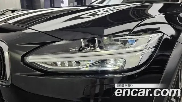 Volvo V90 Cross Country 2018 — Şəkil 15/33