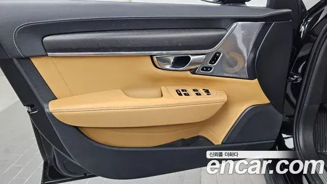Volvo V90 Cross Country 2018 — Şəkil 25/33