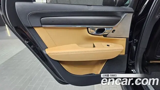 Volvo V90 Cross Country 2018 — Şəkil 30/33