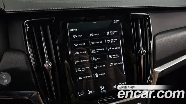 Volvo V90 Cross Country 2018 — Şəkil 7/33