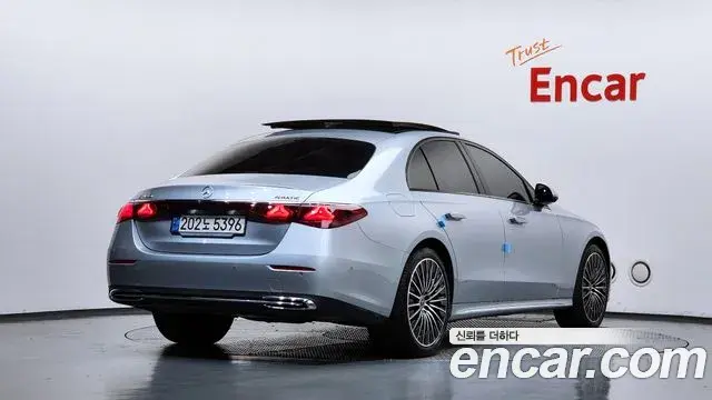 Mercedes-Benz E-Class 2024 — Photo 2/20