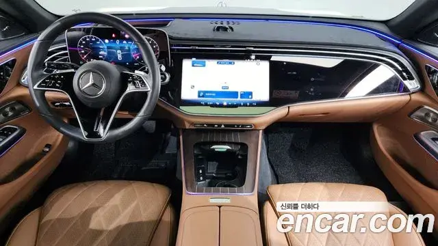 Mercedes-Benz E-Class 2024 — Photo 7/20