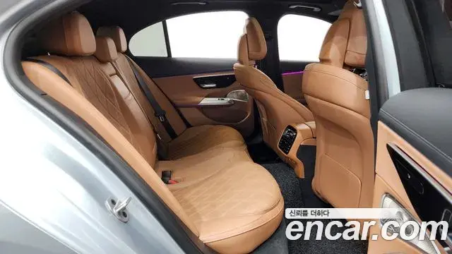 Mercedes-Benz E-Class 2024 — Photo 11/20