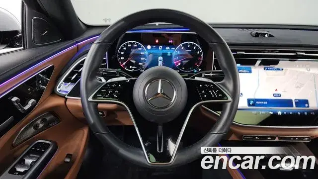 Mercedes-Benz E-Class 2024 — Photo 12/20