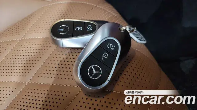Mercedes-Benz E-Class 2024 — Photo 15/20