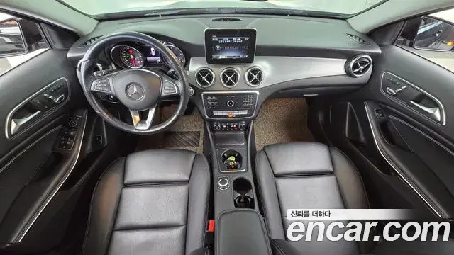 Mercedes-Benz GLA-Class 2018 — Фото 7/20