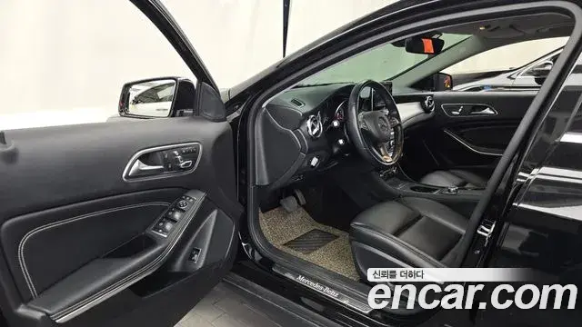 Mercedes-Benz GLA-Class 2018 — Фото 10/20