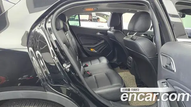 Mercedes-Benz GLA-Class 2018 — Фото 11/20