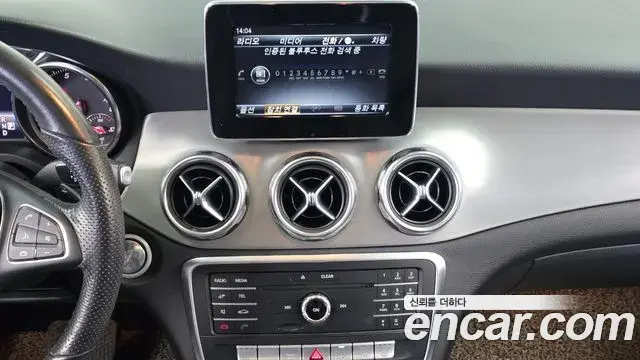 Mercedes-Benz GLA-Class 2018 — Фото 12/20