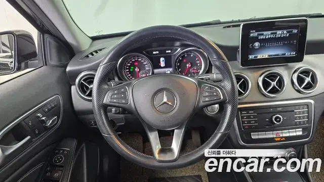 Mercedes-Benz GLA-Class 2018 — Фото 13/20