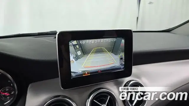 Mercedes-Benz GLA-Class 2018 — Фото 14/20