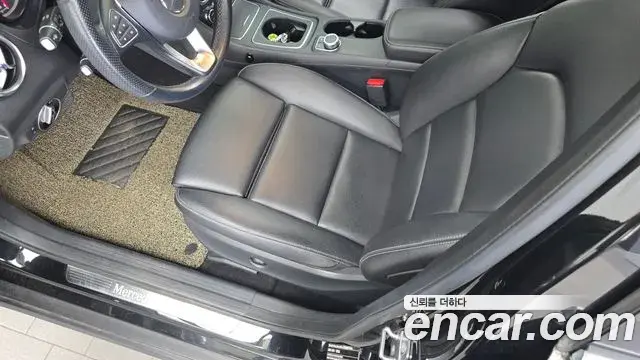 Mercedes-Benz GLA-Class 2018 — Фото 19/20