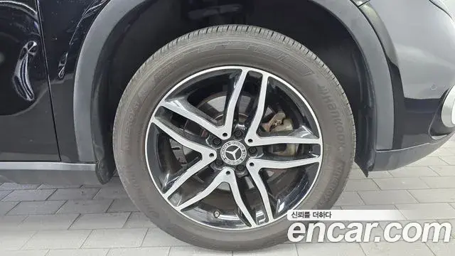 Mercedes-Benz GLA-Class 2018 — Şəkil 26/31