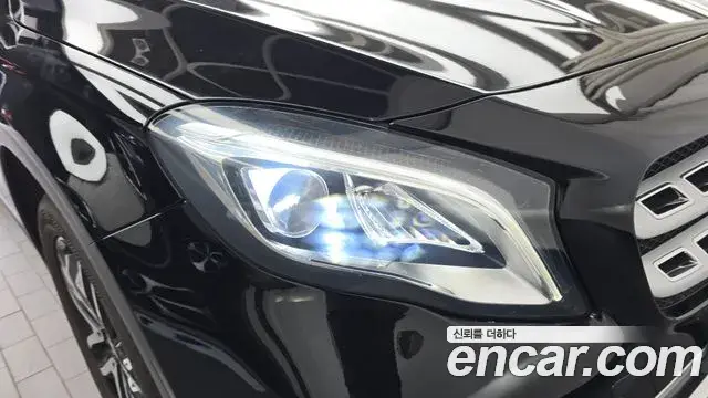 Mercedes-Benz GLA-Class 2018 — Şəkil 9/31
