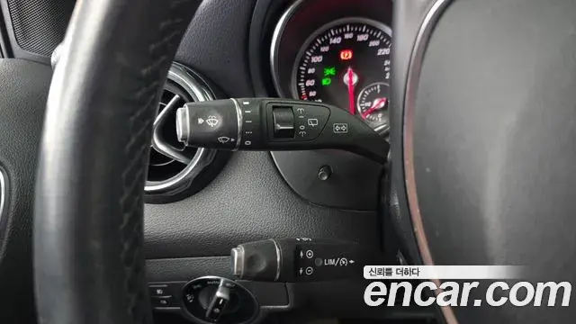 Mercedes-Benz GLA-Class 2018 — Şəkil 17/31