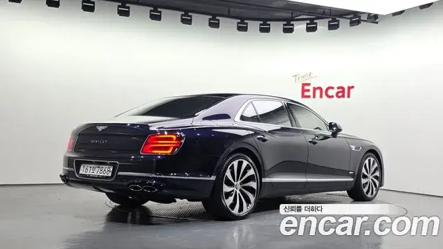 Bentley Flying Spur 2023 — Фото 2/20