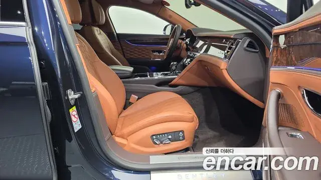 Bentley Flying Spur 2023 — Фото 11/20
