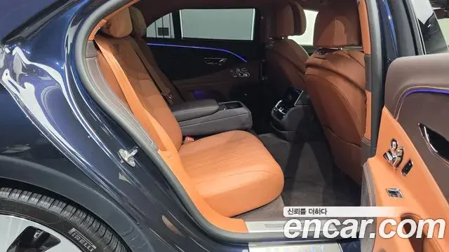 Bentley Flying Spur 2023 — Фото 12/20