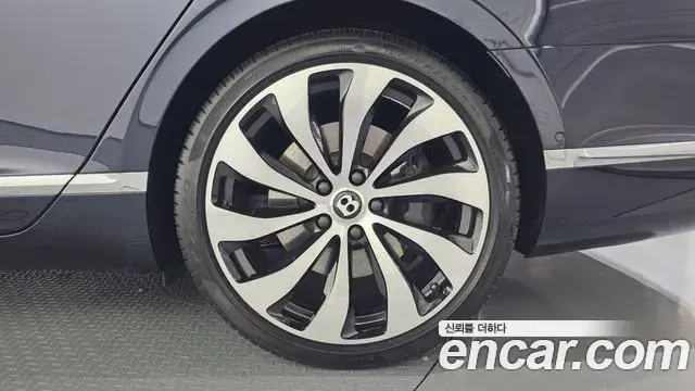 Bentley Flying Spur 2023 — Şəkil 30/36