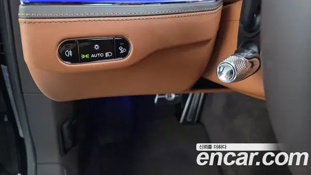 Bentley Flying Spur 2023 — Şəkil 19/36