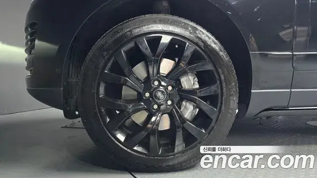 Land Rover Range Rover 2018 — Photo 31/34