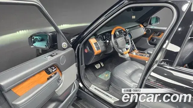 Land Rover Range Rover 2018 — Photo 26/34