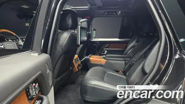 Land Rover Range Rover 2018 — Photo 20/34
