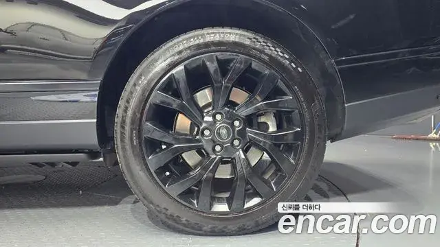 Land Rover Range Rover 2018 — Photo 18/34