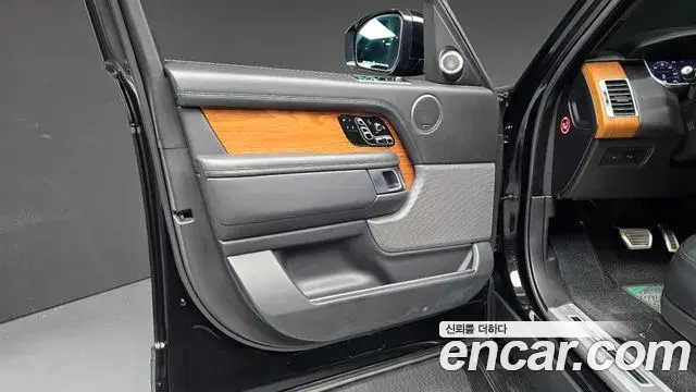Land Rover Range Rover 2018 — Photo 25/34