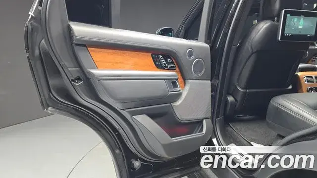 Land Rover Range Rover 2018 — Photo 22/34