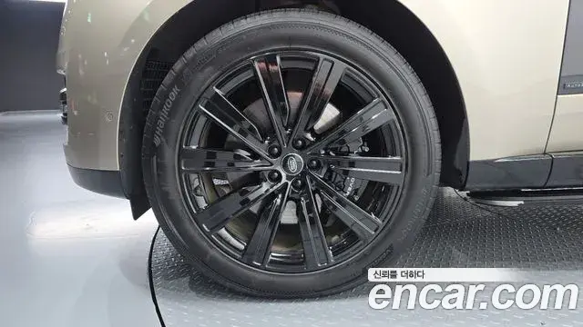 Land Rover Range Rover 2023 — ფოტო 25/30