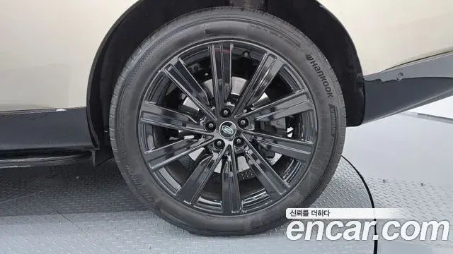 Land Rover Range Rover 2023 — ფოტო 2/30