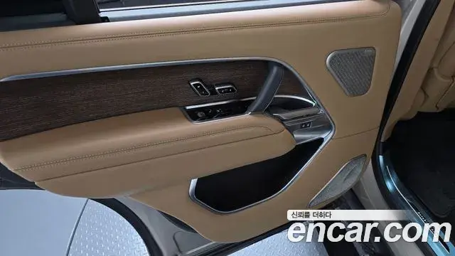 Land Rover Range Rover 2023 — ფოტო 7/30