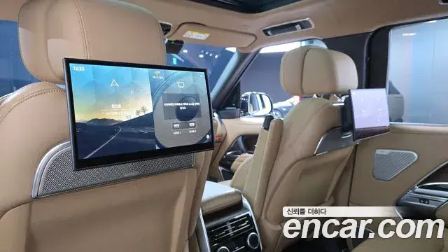 Land Rover Range Rover 2023 — ფოტო 18/30
