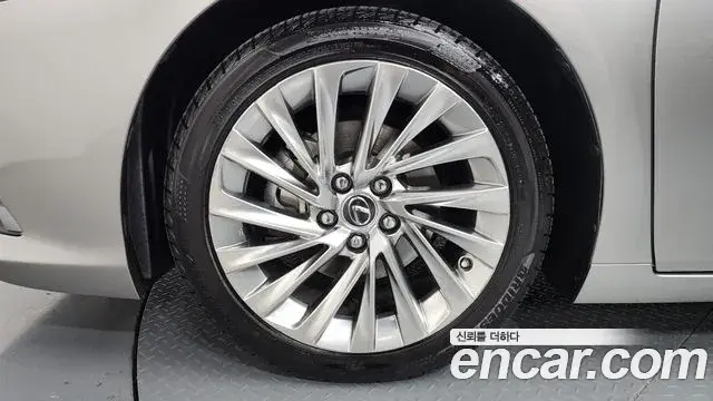 Lexus ES300h 2019 — Şəkil 5/20