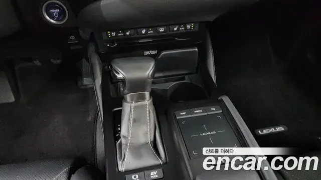 Lexus ES300h 2019 — Şəkil 9/20