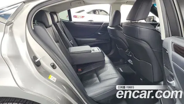 Lexus ES300h 2019 — Şəkil 11/20