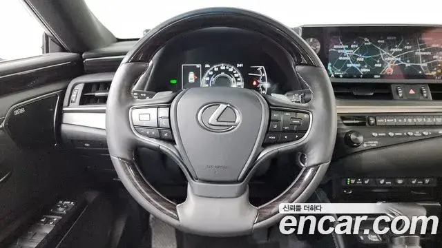 Lexus ES300h 2019 — Şəkil 13/20