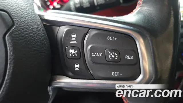 Jeep Wrangler 2019 — Фото 18/20