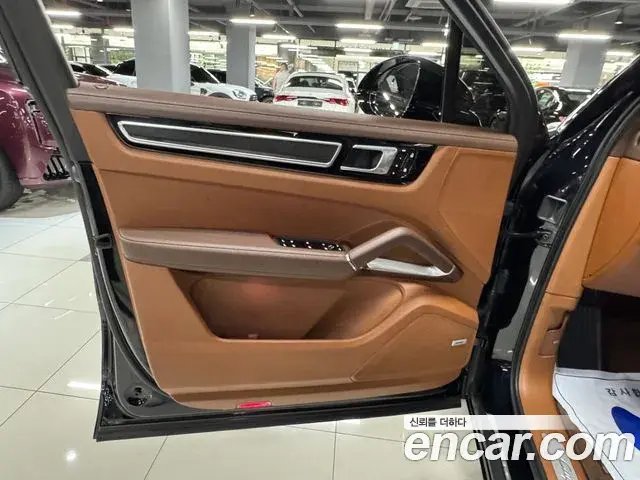 Porsche Cayenne 2020 — Фото 9/20